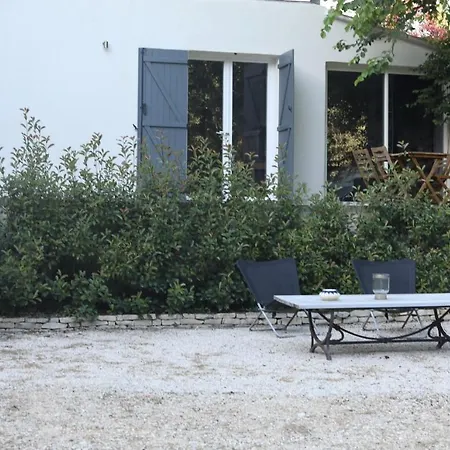 Holiday home Maison Calme Et Verdure *