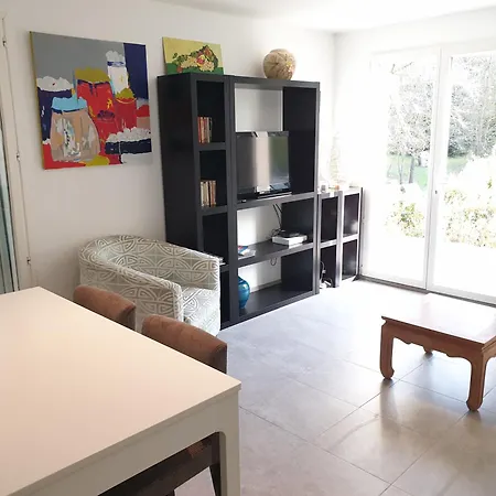 Holiday home Maison Calme Et Verdure *